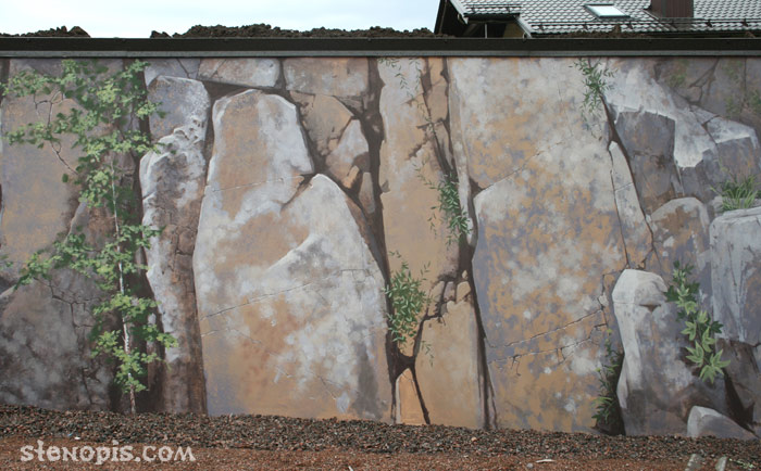 Деталь росписи стены. Камни, береза, растения
