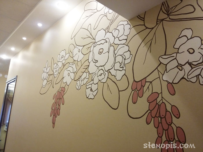 Цветы барбариса в росписи стены