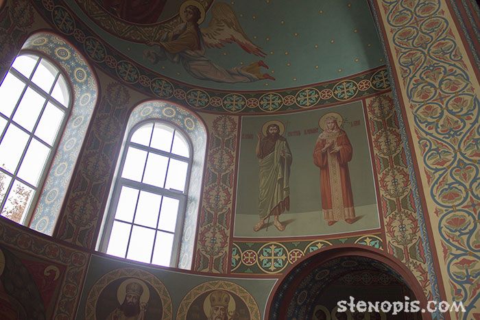 Роспись стен с орнаментами в соборе